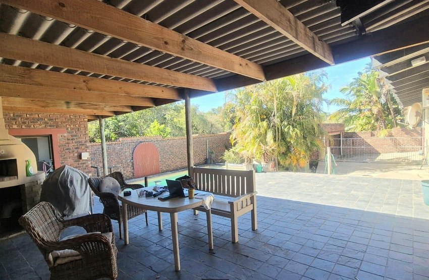 6 Bedroom Property for Sale in Amalinda North Eastern Cape